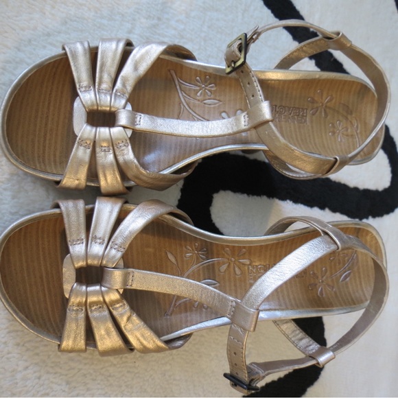 Kenneth Cole Reaction Gold Wedge Sandals - Picture 2 of 6